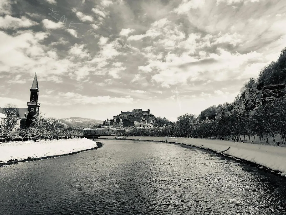 Piano Apartment At Salzach River With Original Arquitecture ザルツブルク